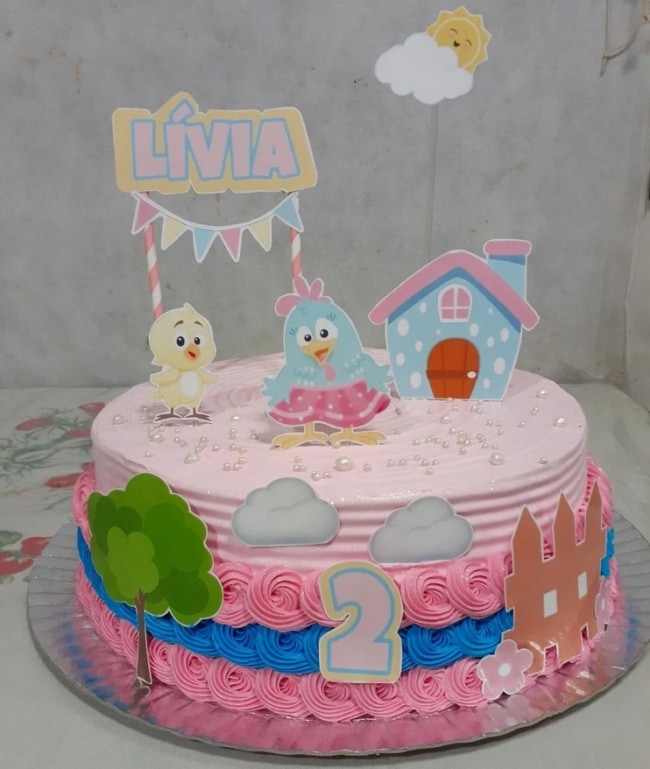 18 bolo simples e rosa Galinha Pintadinha @vanessalunardicakes