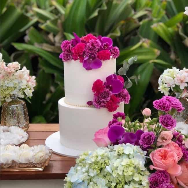 2 bolo casamentoo com flores naturais e coloridas @cakes kel