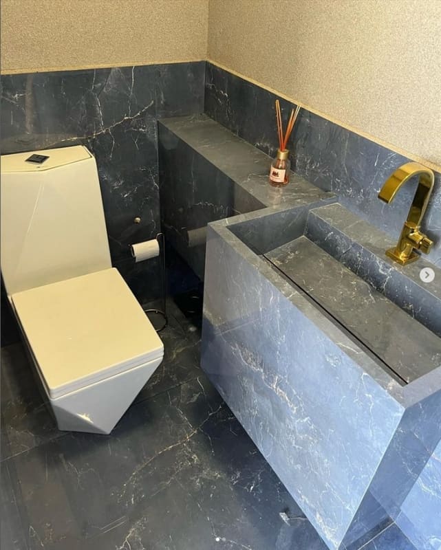 2 lavabo com porcelanato marmorizado azul @toutearquitetura