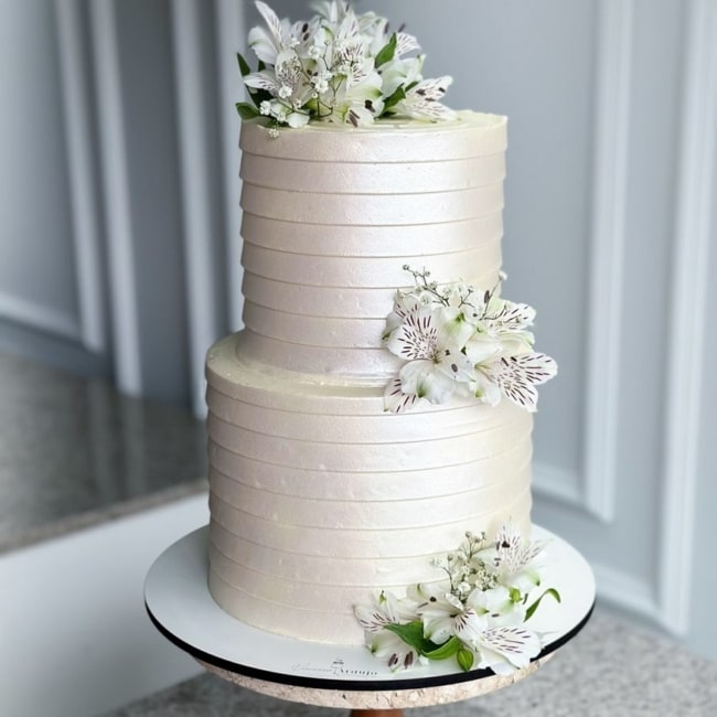 22 bolo 2 andares casamento com flores brancas @vanessa araujo confeitaria