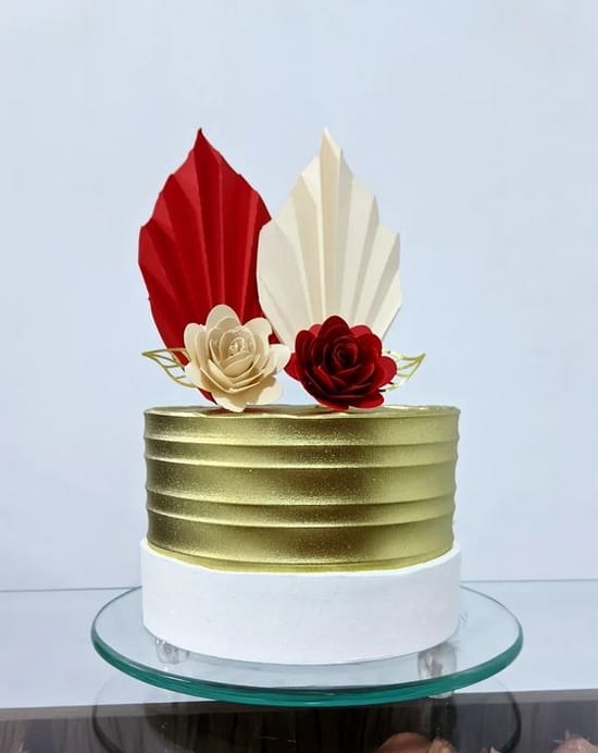 24 bolo de noivado com decoração moderna @larissa cakes