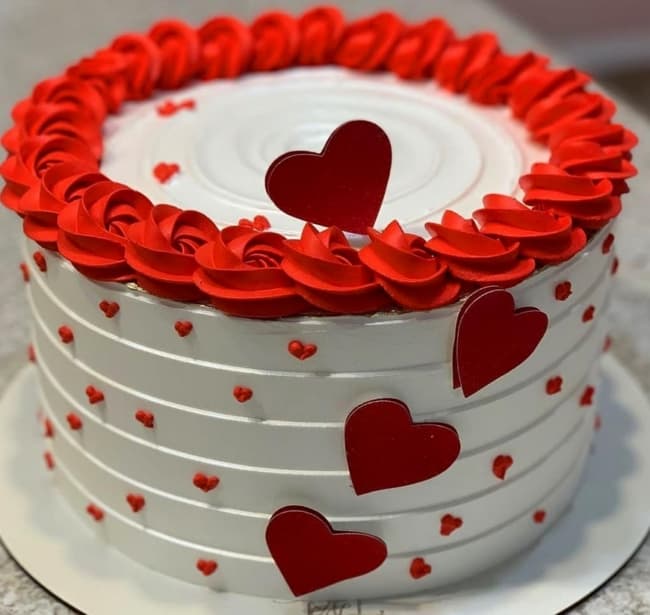 25 bolo noivado vermelho e branco @andreia itacaramby
