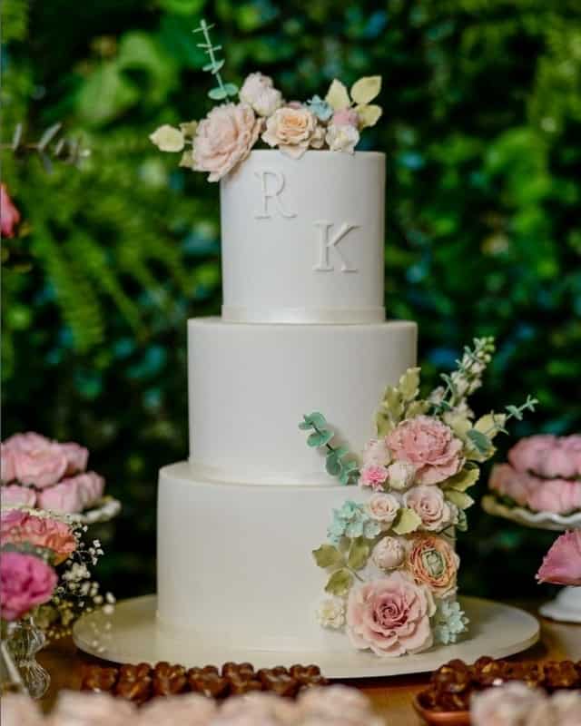 29 bolo casamento 3 andares com flores de açúcar @karinapalmiericakedesigner