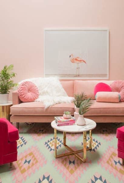 3 sala Barbiecore com sofá rosa claro Pinterest