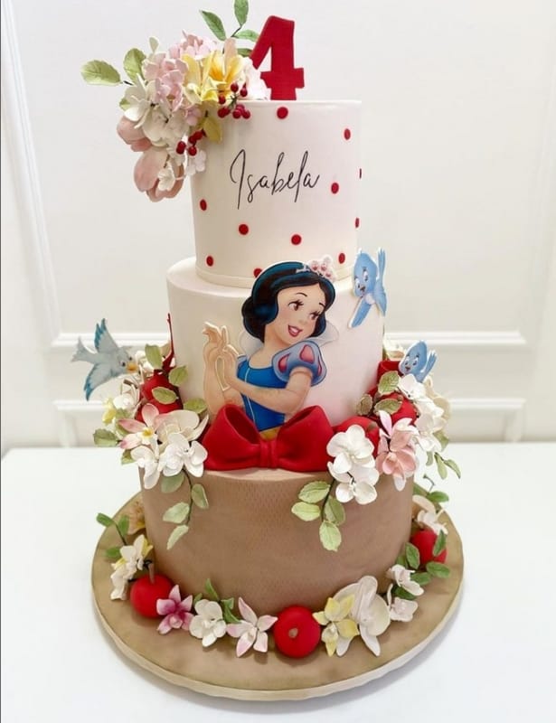 30 bolo 3 andares Branca de Neve @loreneivacustomcakes