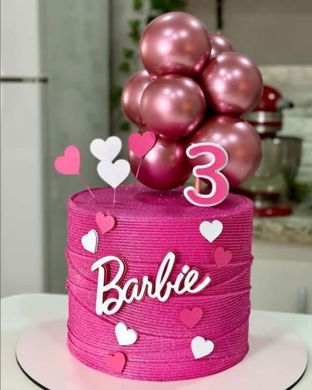 31 bolo Barbie com glitter e balões @confeitariarenatamachado
