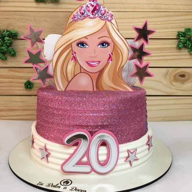 32 bolo decorado da Barbie com glitter @zubolosedoces