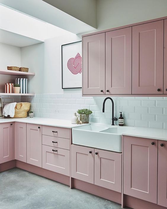 32 cozinha Barbiecore com armários rosa Pinterest