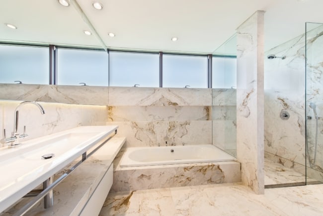 33 banheiro luxo com mármore calacatta Pinterest