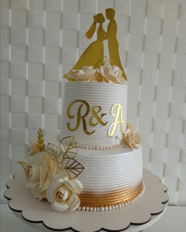 33 bolo branco e dourado casamento @ladupla confeitaria