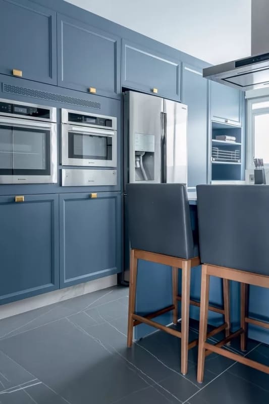 4 cozinha com porcelanato azul marmorizado Casa Vogue