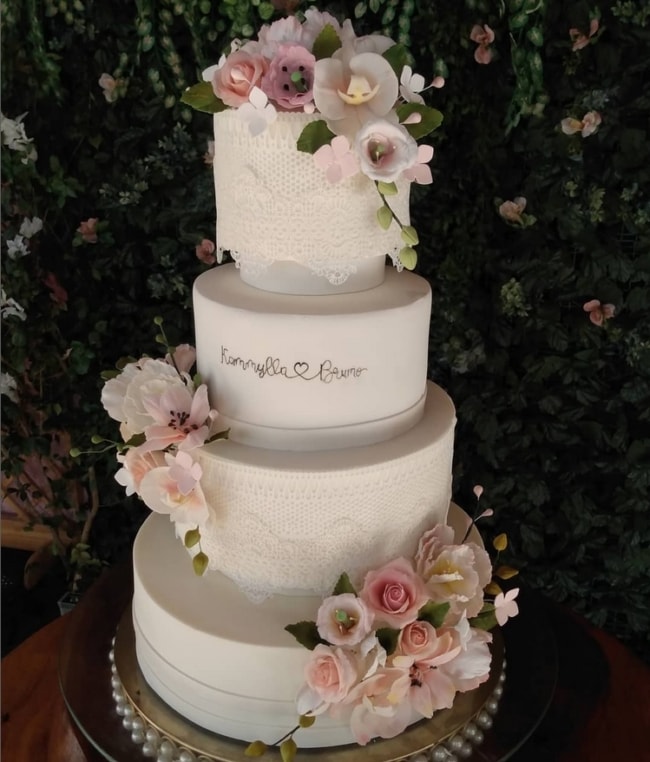 40 bolo 4 andares casamento com flores de açúcar @leila artes