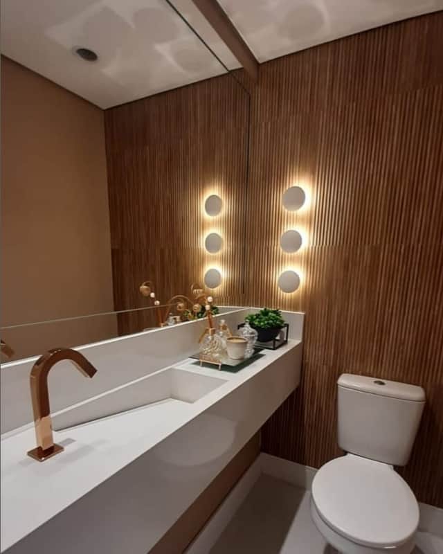 42 banheiro moderno com porcelanato ripado @virginiasantabarbara