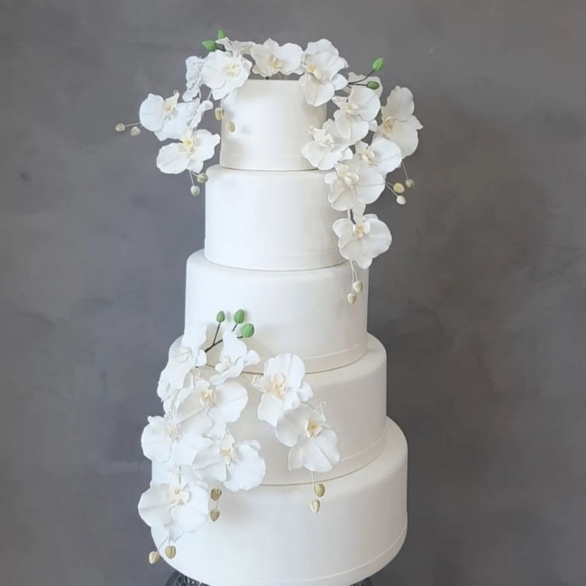 44 bolo de casamento em biscuit com orquídeas @viviana artesanato