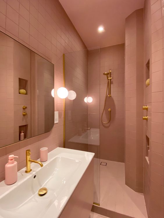 47 banheiro rosa e dourado Barbiecore Pinterest