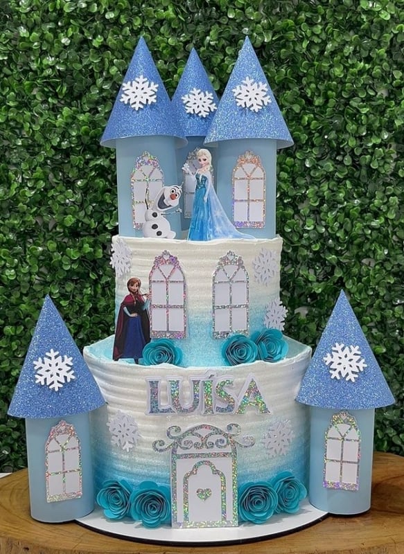 48 bolo Frozen com castelo @amandaferraciniconfeitaria