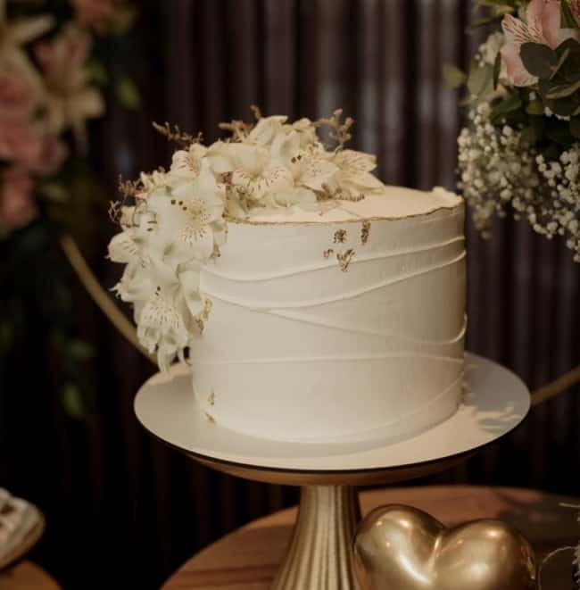 Tendências de bolo de casamento 2023, bolo masculino moderno