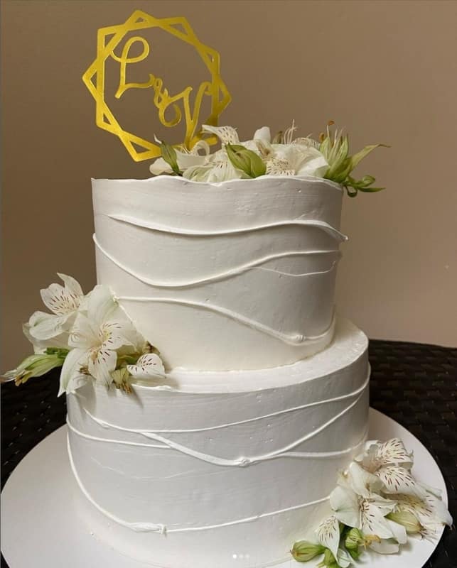 52 bolo casamento 2 andares com flores brancas @dany cakess