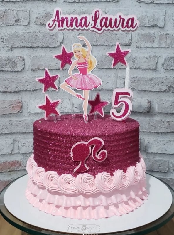 53 bolo com glitter Barbie bailarina @hora doce da carol