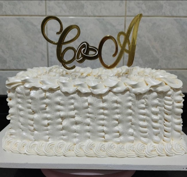 60 bolo simples com topper para casamento civil @arydoceriaeconfeitari