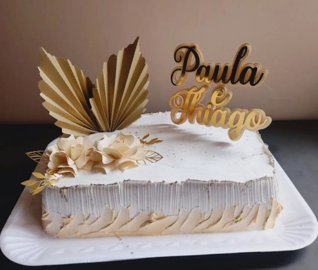 8 bolo simples branco e dourado @ingriidcakes confeitariia