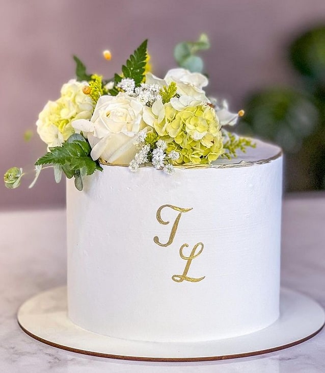 9 bolo noivado com flores no topo @zeformigabolos