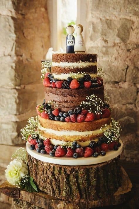 bolo de casamento rústico com frutas