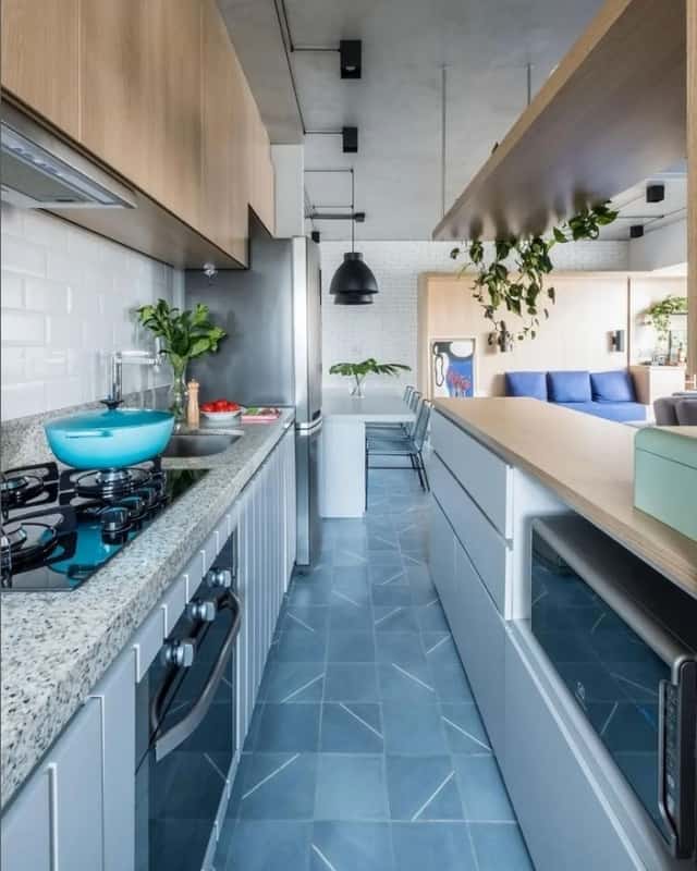 1 cozinha pequena com bancada de granito branco polar @marmorariaambiente