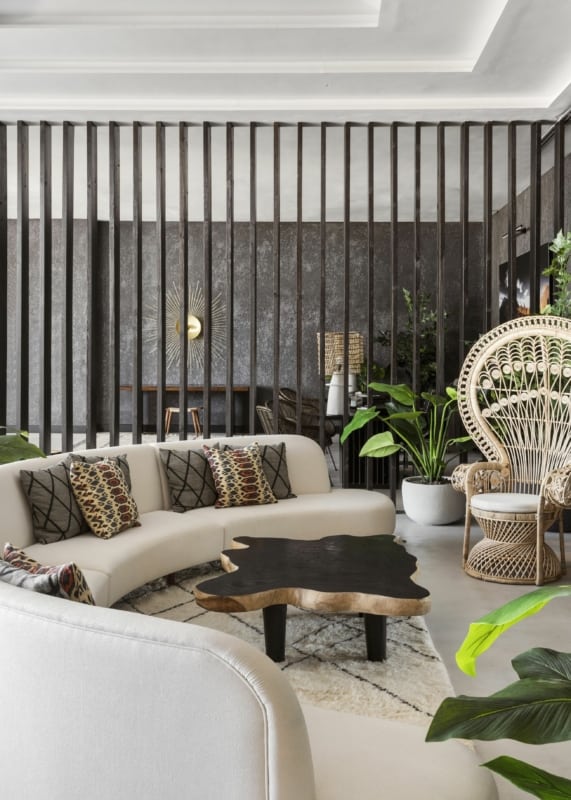 1 sala moderna com elementos africanos ELLE Decor