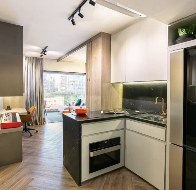 13 cozinha integrada com bancada de granito preto via láctea @circular interiores