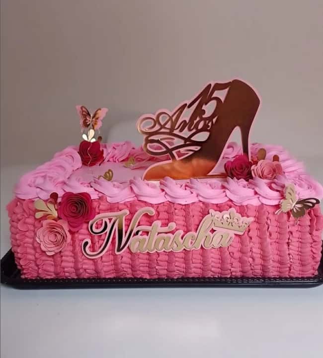 16 bolo rosa e quadrado 15 anos @ml confeitaria salgadaria