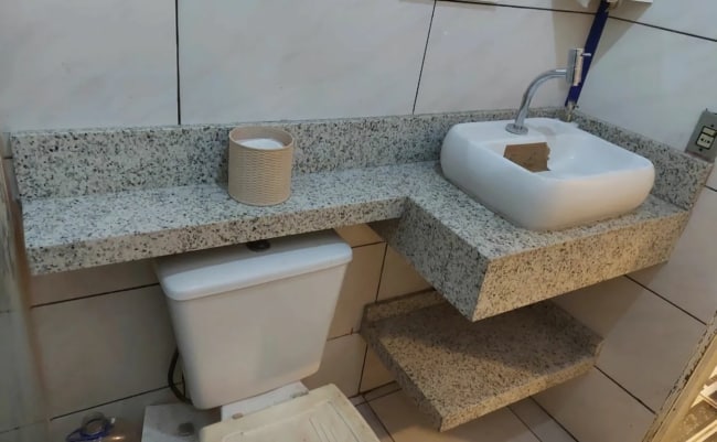 23 banheiro com bancada de granito polar branco Ribeiro's Mármores & Granitos