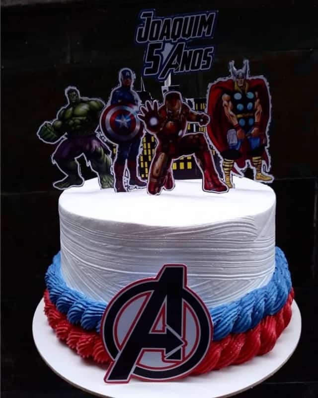23 bolo simples chantilly Avengers @pedacodeamorf