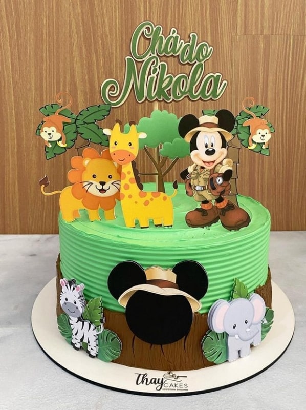 25 bolo com toppers Mickey safari @thay cakes