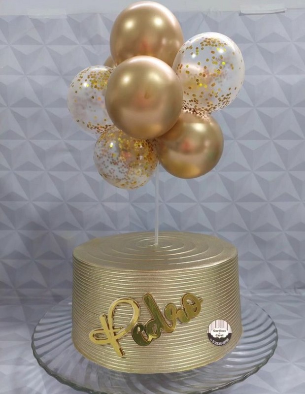 26 bolo dourado decorado com balões @gordicescarol