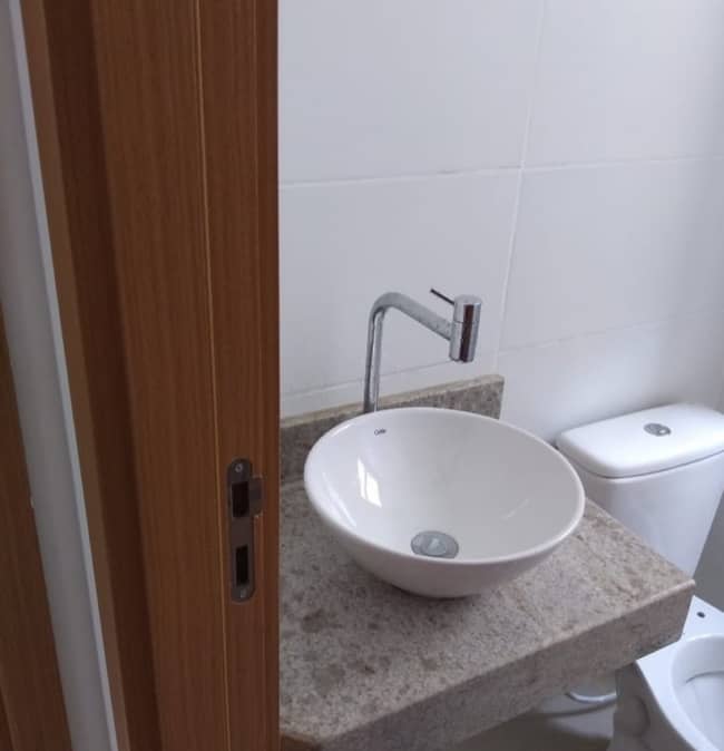 28 bancada de banheiro com granito claro aqualux @meuape solardevilas