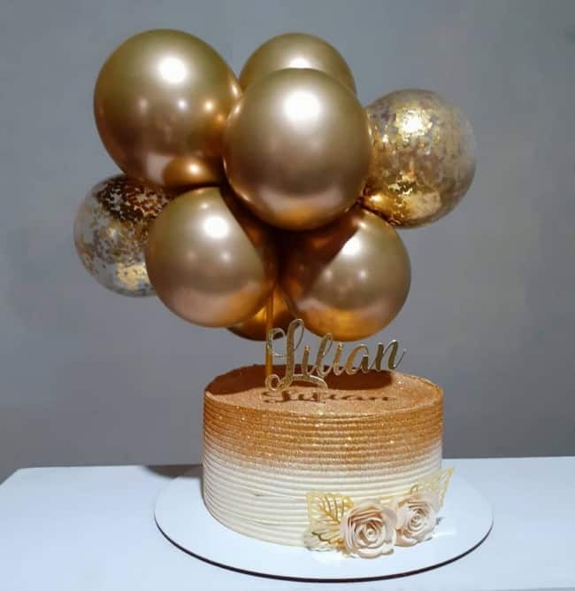 28 bolo com balões dourados @janainafortunatoconfeitaria