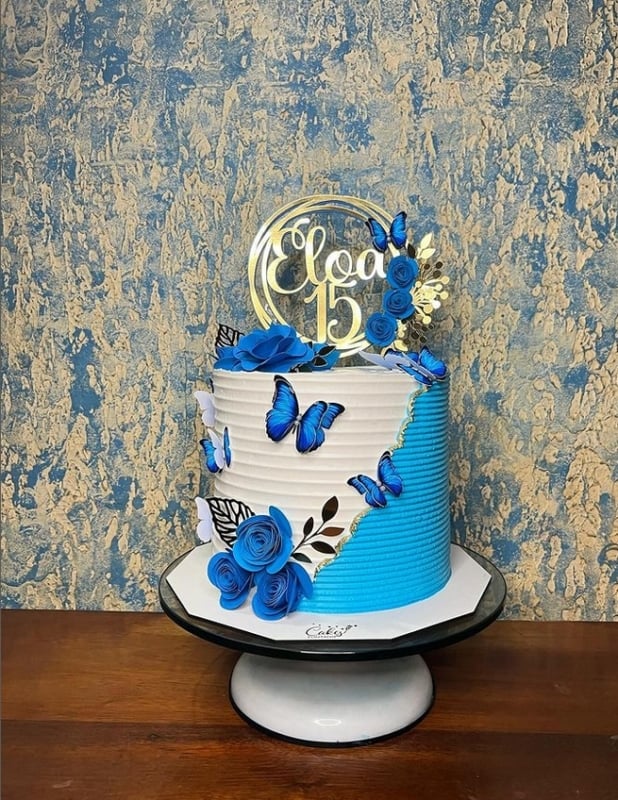 29 bolo azul e branco 15 anos @cakes fontanie