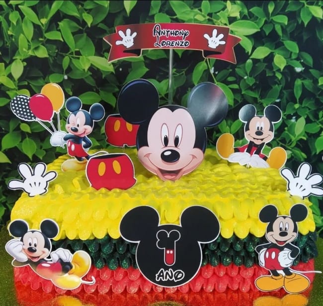 3 bolo quadrado Mickey com toppers @deliciasdatay bolosrequintados