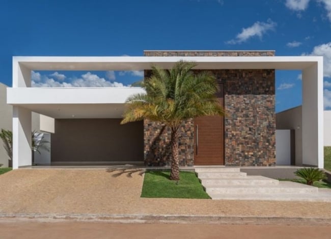 40 casa moderna com fachada em pedra ferro @alinecararetoarquitetura