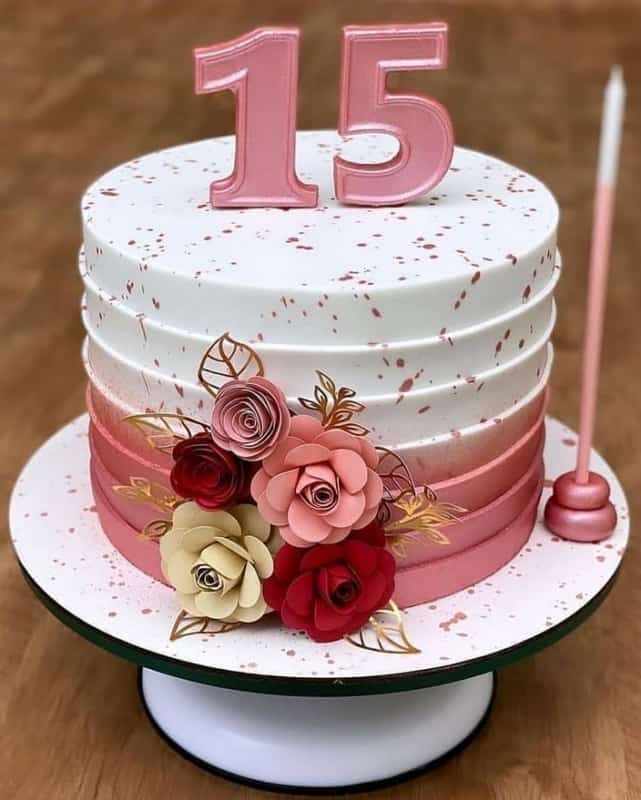 42 bolo rosa e branco 15 anos @confeiteiradesucessofc