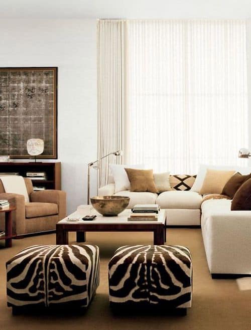 5 sala com sofá branco e decoração africana Pinterest