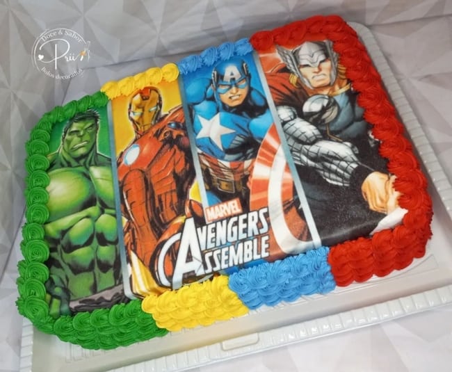 9 bolo simples e colorido Avengers @prii docesabor