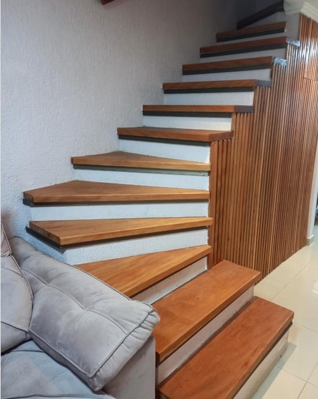 13 escada com degraus em madeira cambará @billycarpinteiro