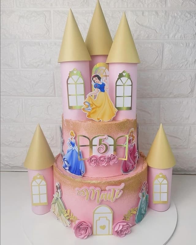 17 bolo castelo 2 andares princesas @tchellicakes