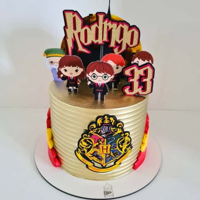 21 bolo redondo com temática Harry Potter @1updoceria