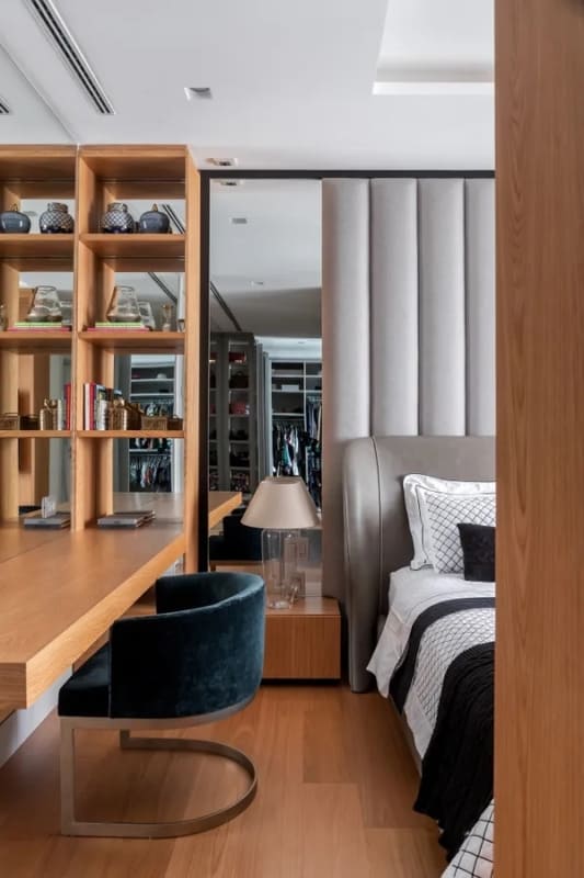 24 quarto moderno de casal com bancada home office Casa Vogue