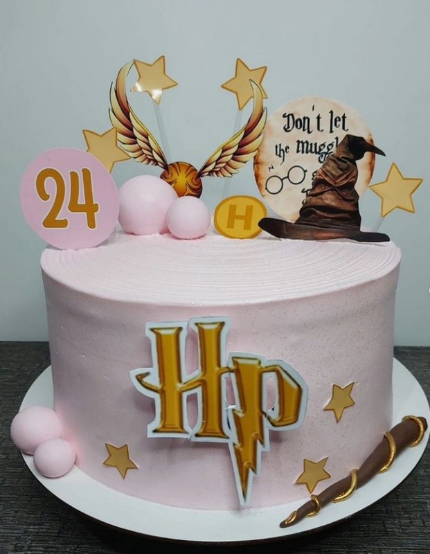 26 bolo de chantilly rosa Harry Potter @paula bolosdecorados