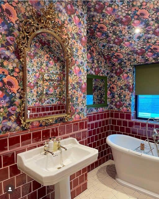 29 banheiro maximalista com banheira Pinterest