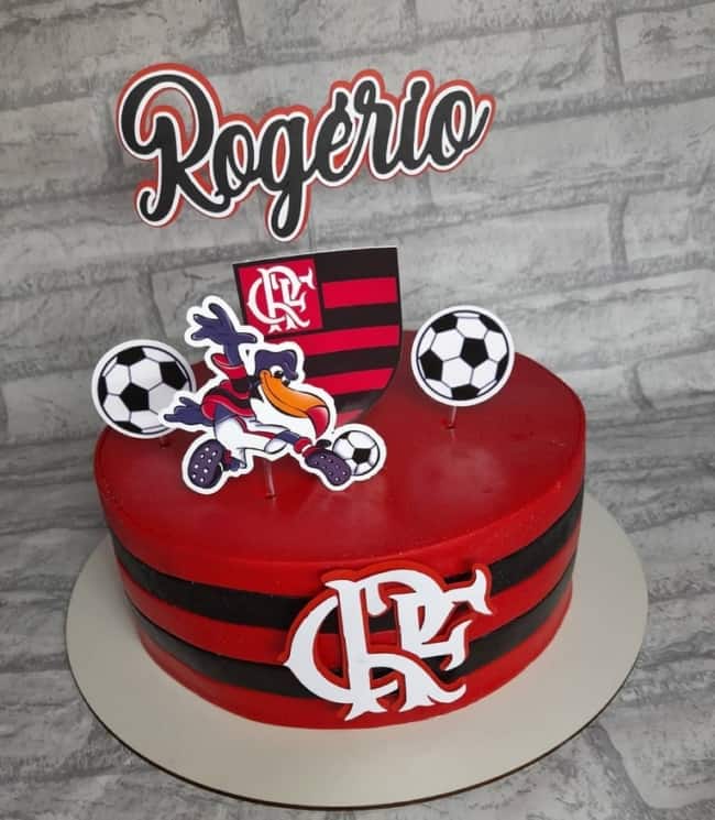 29 bolo Flamengo pasta americana com toppers @chefscake